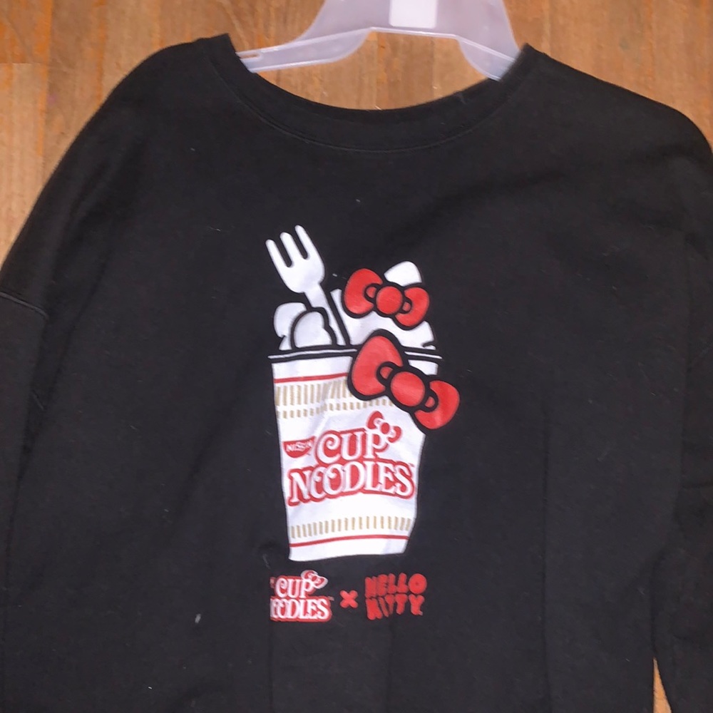 Cup noodles x hello kitty, good quality, like new, wore about 10 times, large